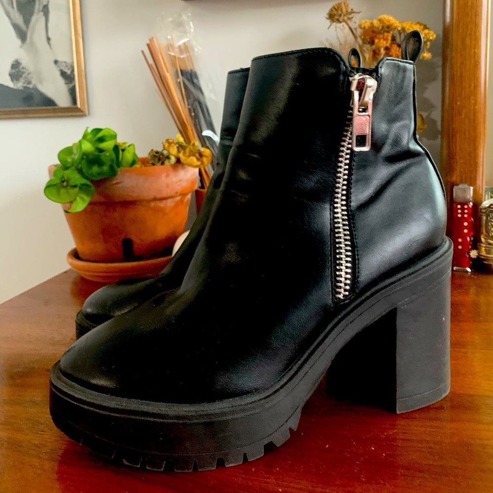 Vintage Steve Madden platform boots